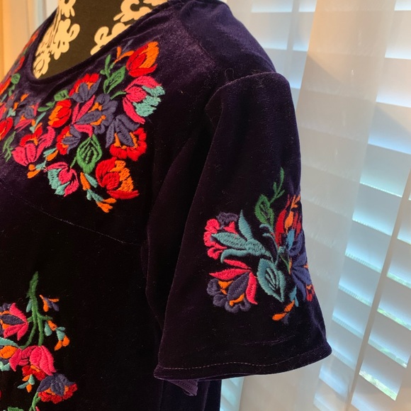 Andree by Unit Velvet Top - Picture 3 of 5